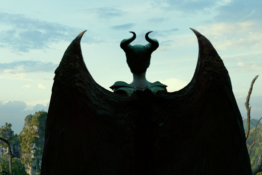 kinopoisk.ru-Maleficent_3A-Mistress-of-Evil-3410164.jpg